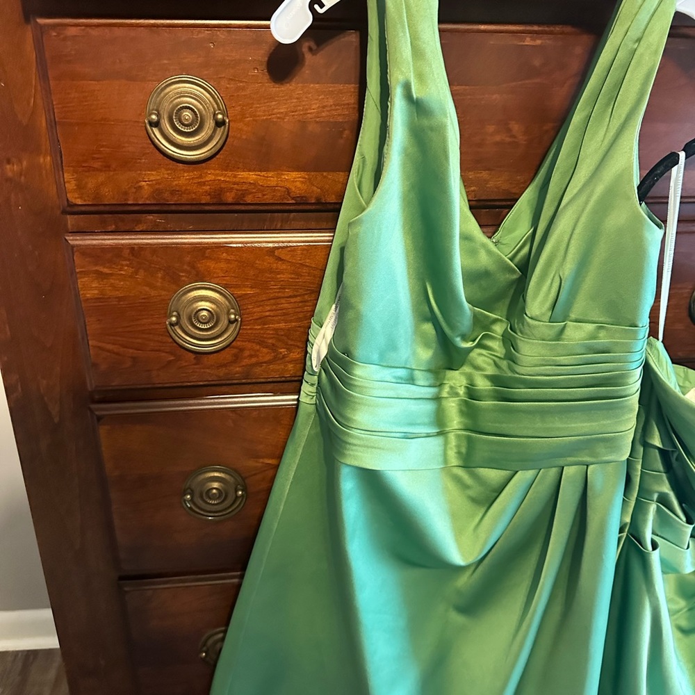 Beautiful green bridesmaid dress.
